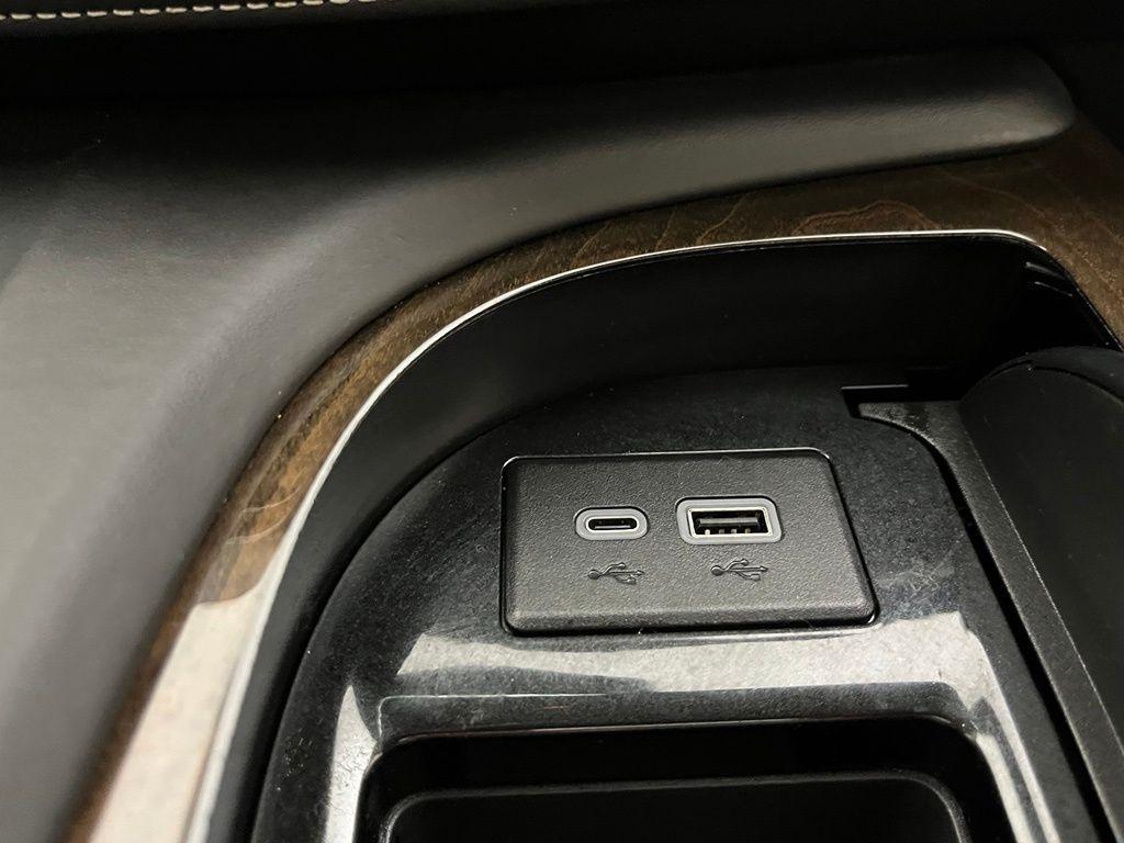 Cadillac Escalade ESV 4WD 4dr Sport Platinum 2023