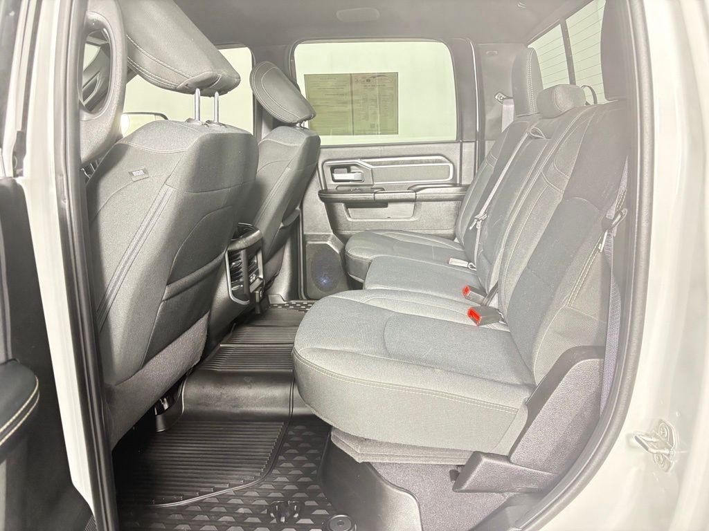 RAM 2500 Big Horn 4x4 Crew Cab 8' Box 2021