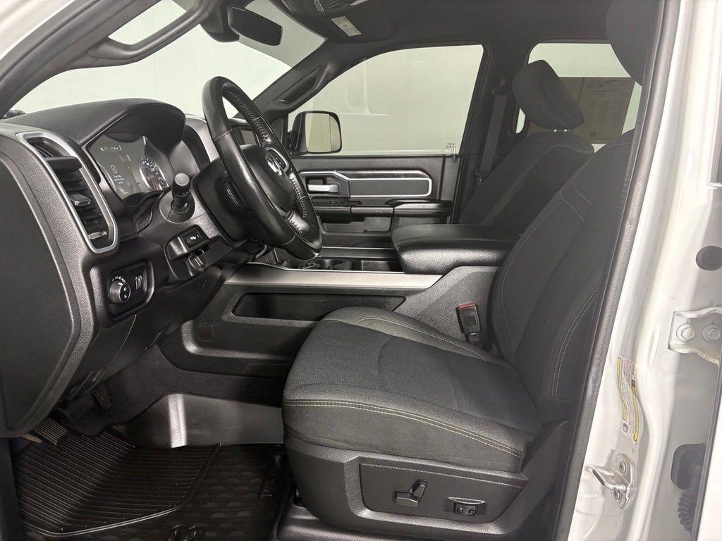 RAM 2500 Big Horn 4x4 Crew Cab 8' Box 2021