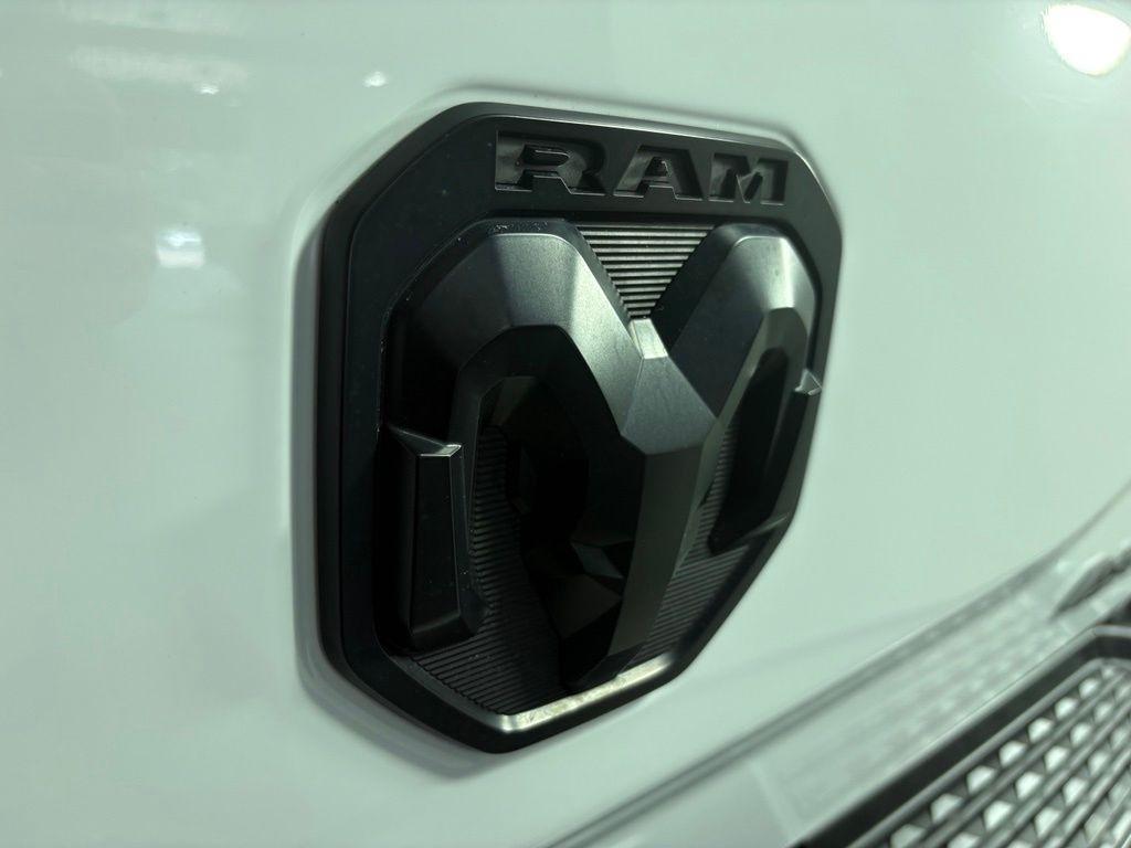 RAM 2500 Big Horn 4x4 Crew Cab 8' Box 2021