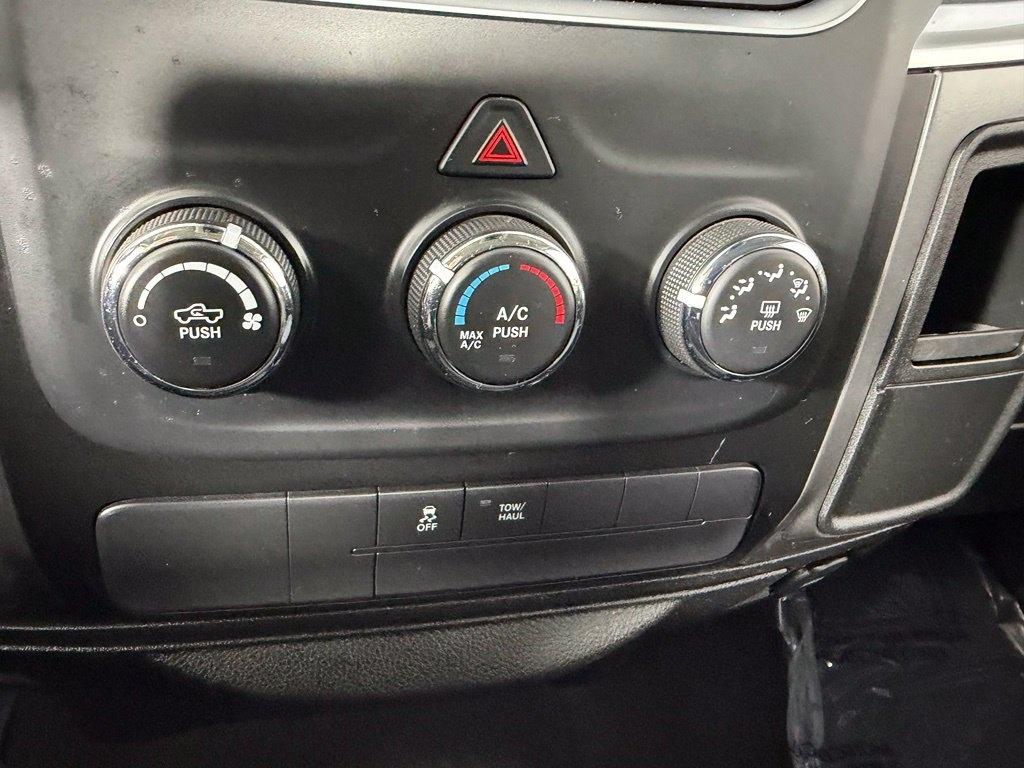 RAM 1500 Classic Warlock 4x4 Crew Cab 5'7" Box 2021