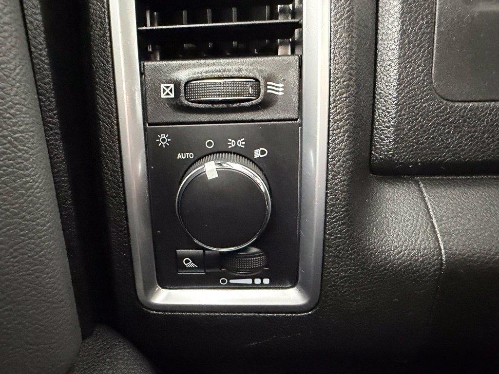 RAM 1500 Classic Warlock 4x4 Crew Cab 5'7" Box 2021