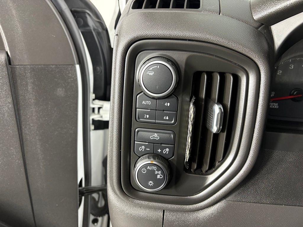 Chevrolet Silverado 1500 LTD 4WD Crew Cab 147" Custom Trail Boss 2022