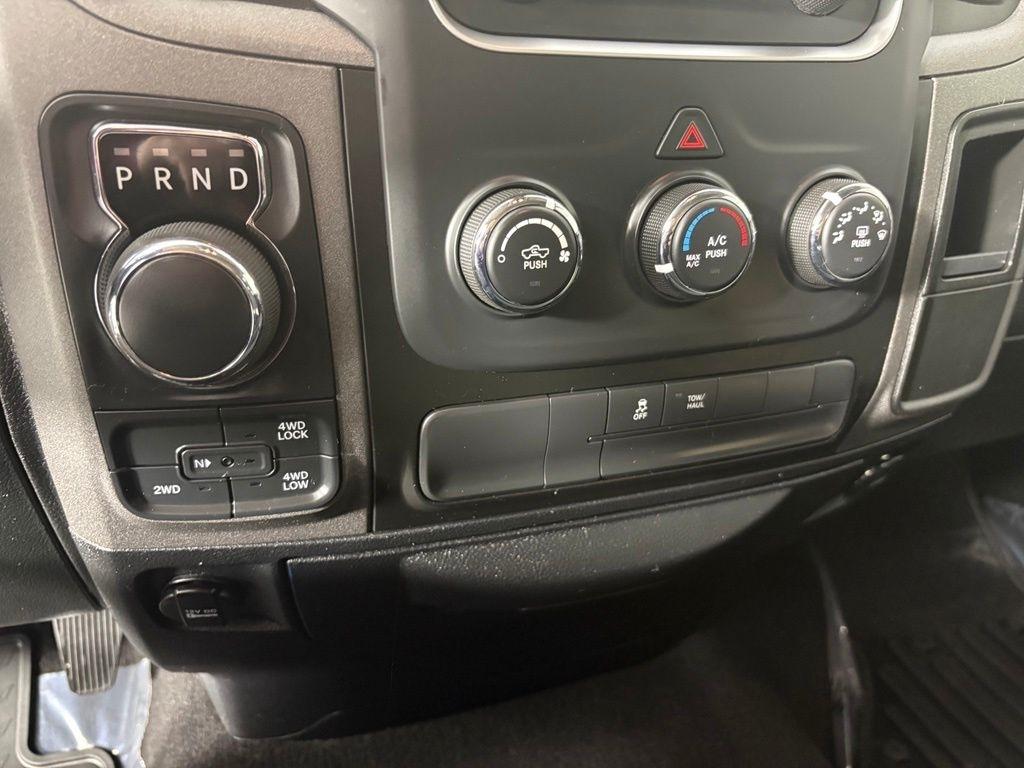 RAM 1500 Express 4x4 Quad Cab 6'4" Box 2018