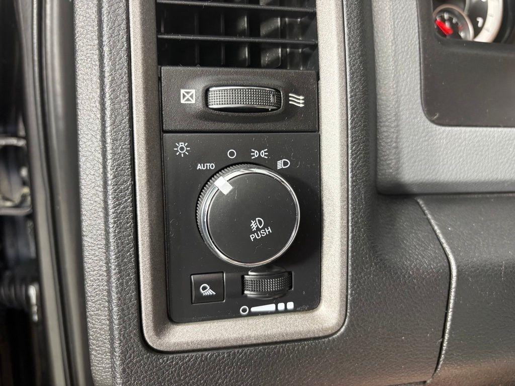 RAM 1500 Express 4x4 Quad Cab 6'4" Box 2018