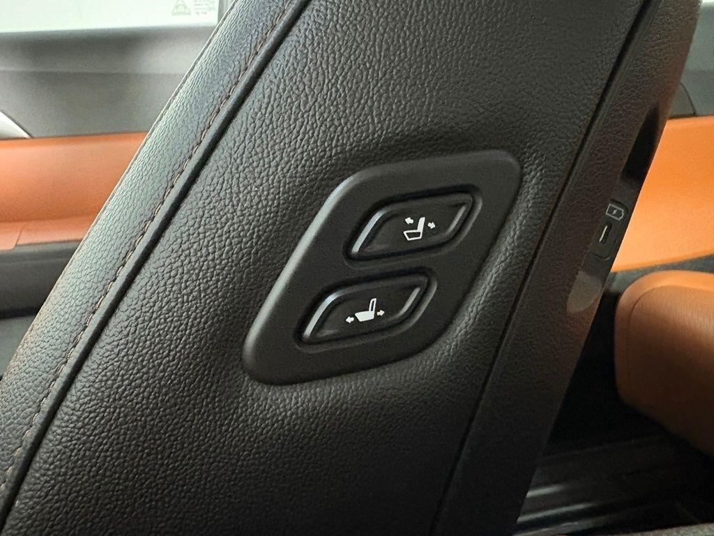 Kia Carnival SX Prestige FWD 2025