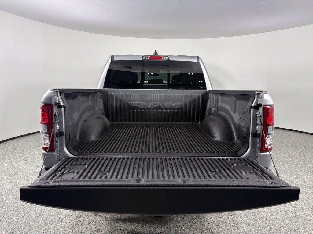 RAM 1500 Big Horn 4x4 Crew Cab 5'7" Box 2024