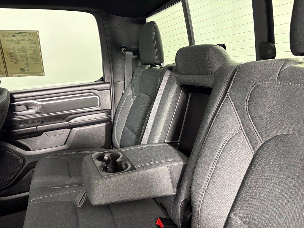 RAM 1500 Big Horn 4x4 Crew Cab 5'7" Box 2024