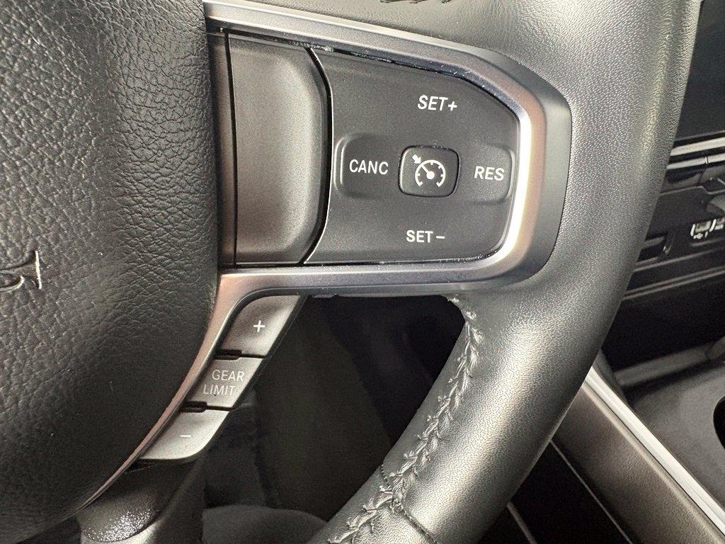 RAM 1500 Big Horn 4x4 Crew Cab 5'7" Box 2024