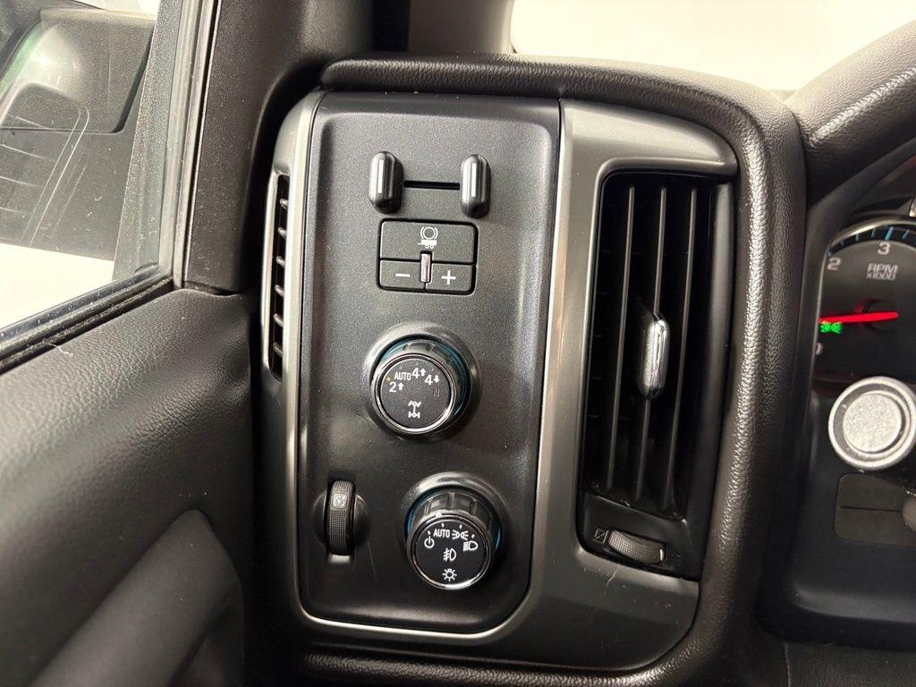Chevrolet Silverado 1500 4WD Crew Cab 143.5" LT w/1LT 2017