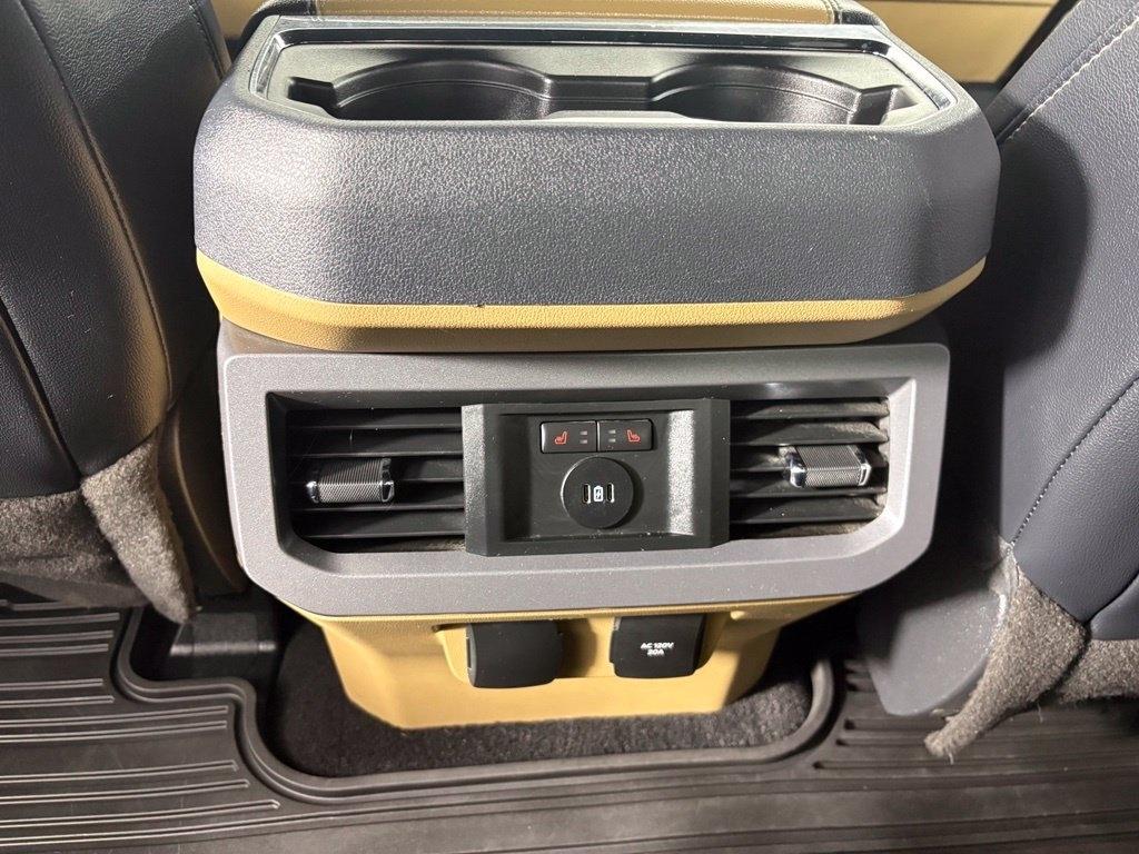 Ford Super Duty F-350 DRW King Ranch 4WD Crew Cab 8' Box 2023