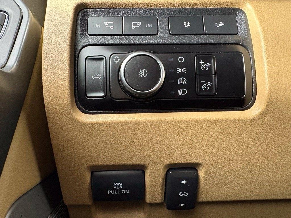 Ford Super Duty F-350 DRW King Ranch 4WD Crew Cab 8' Box 2023