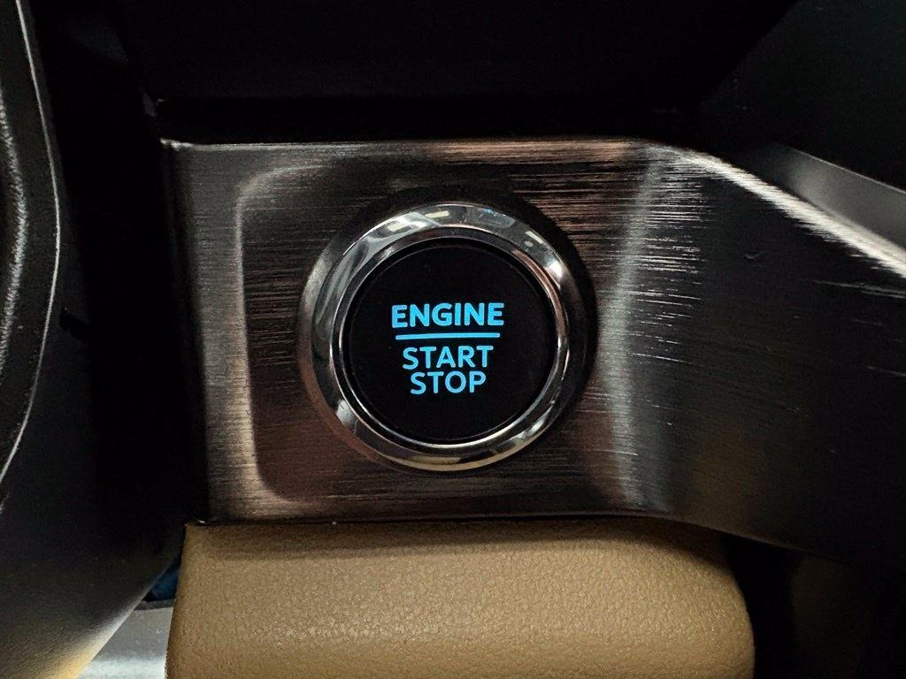 Ford Super Duty F-350 DRW King Ranch 4WD Crew Cab 8' Box 2023