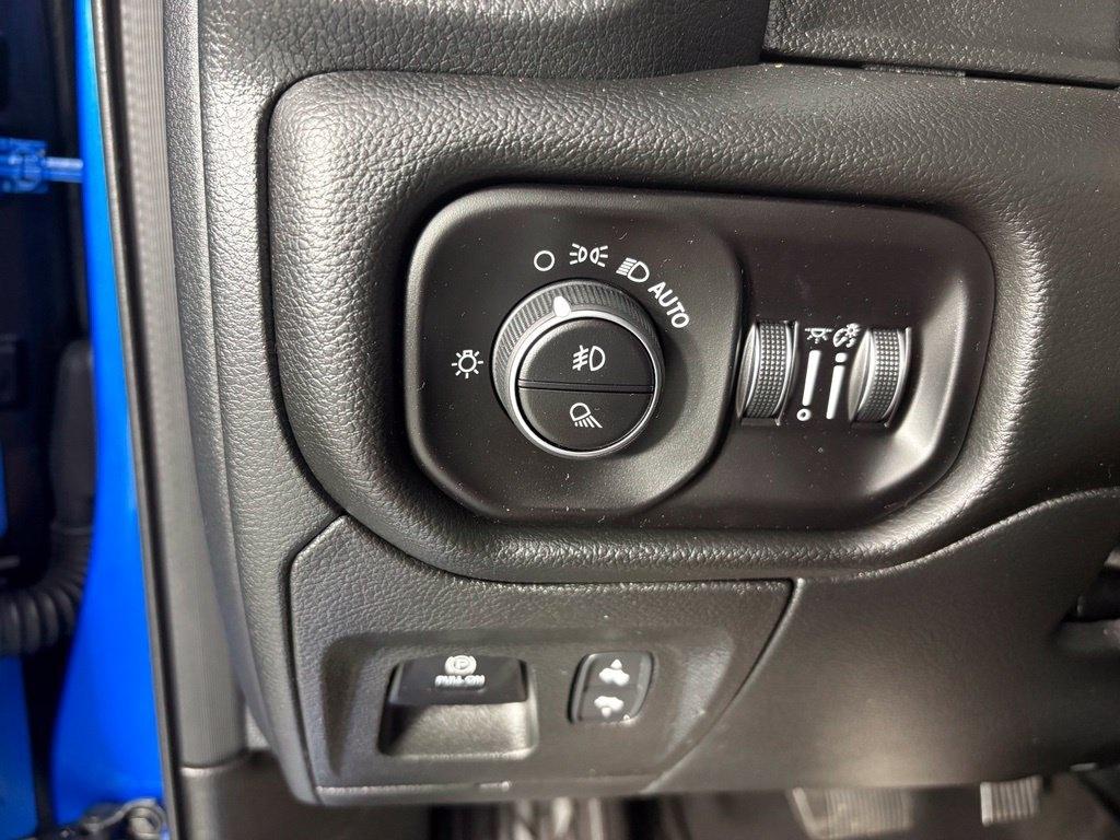 RAM 1500 Big Horn 4x4 Crew Cab 5'7" Box 2025