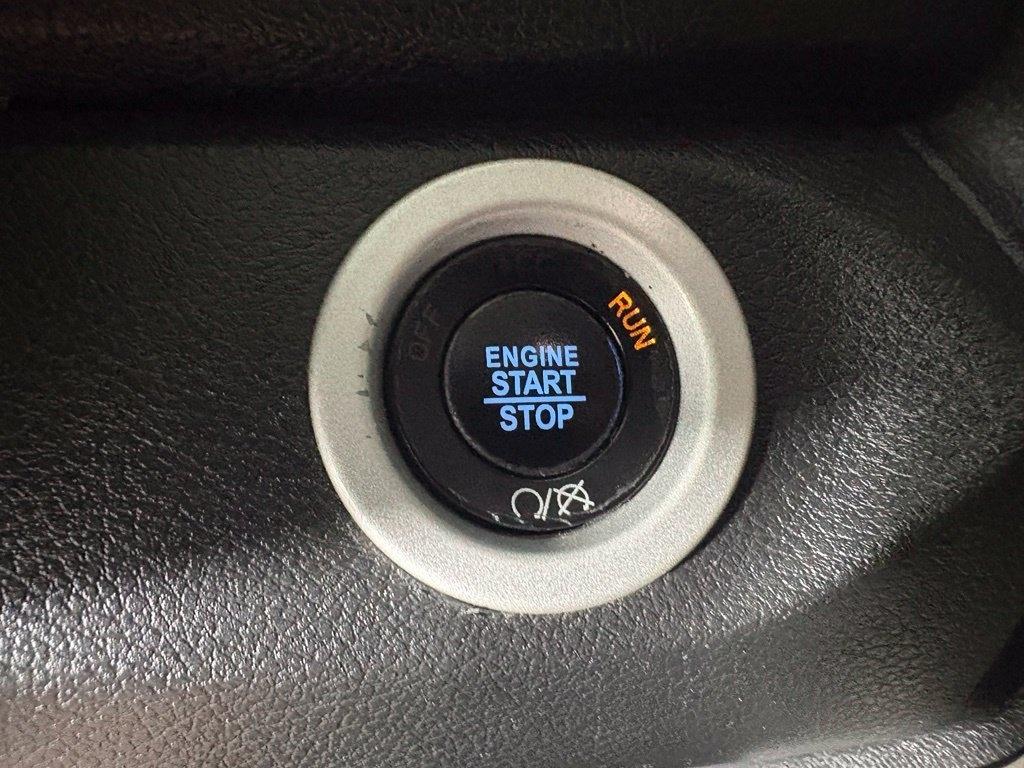 RAM 1500 Laramie 4x4 Crew Cab 5'7" Box 2017