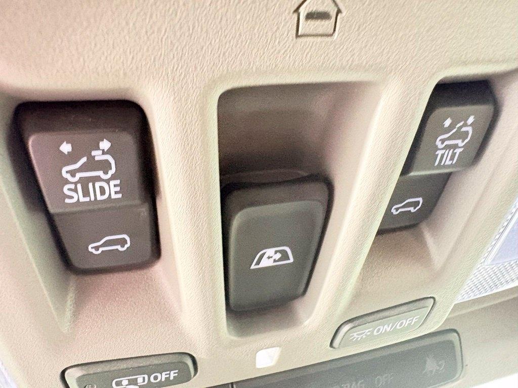 GMC Sierra 2500HD 4WD Crew Cab 159" SLT 2022