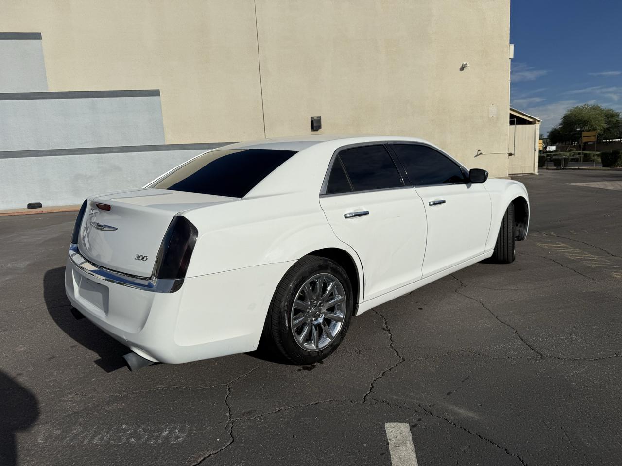 Chrysler 300 4dr Sdn V6 Limited RWD 2012