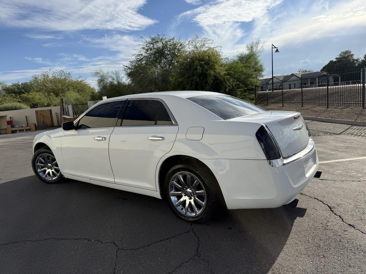 Chrysler 300 4dr Sdn V6 Limited RWD 2012
