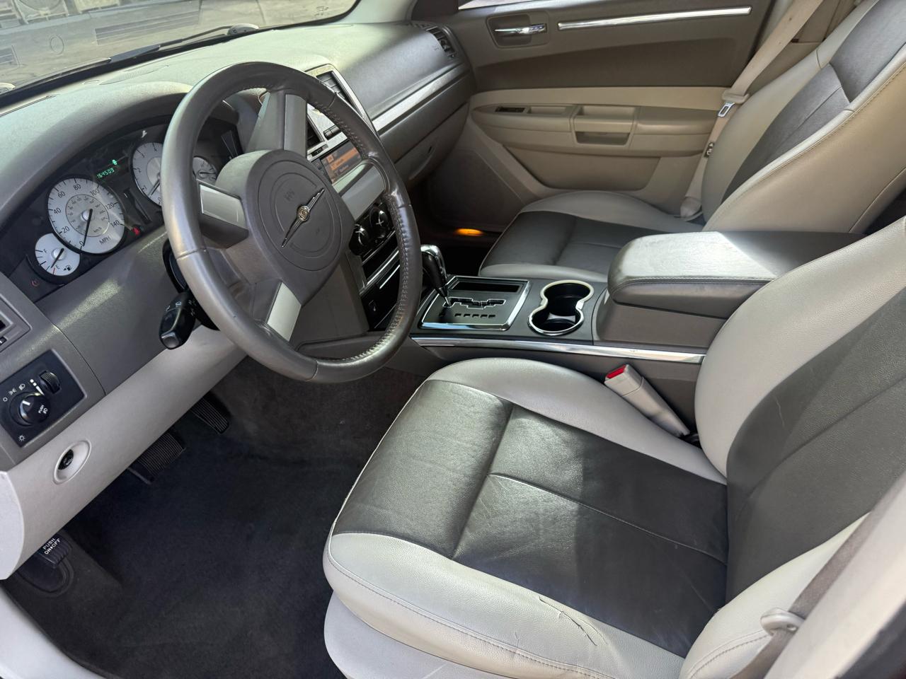 Chrysler 300 4dr Sdn 300 Touring RWD 2008