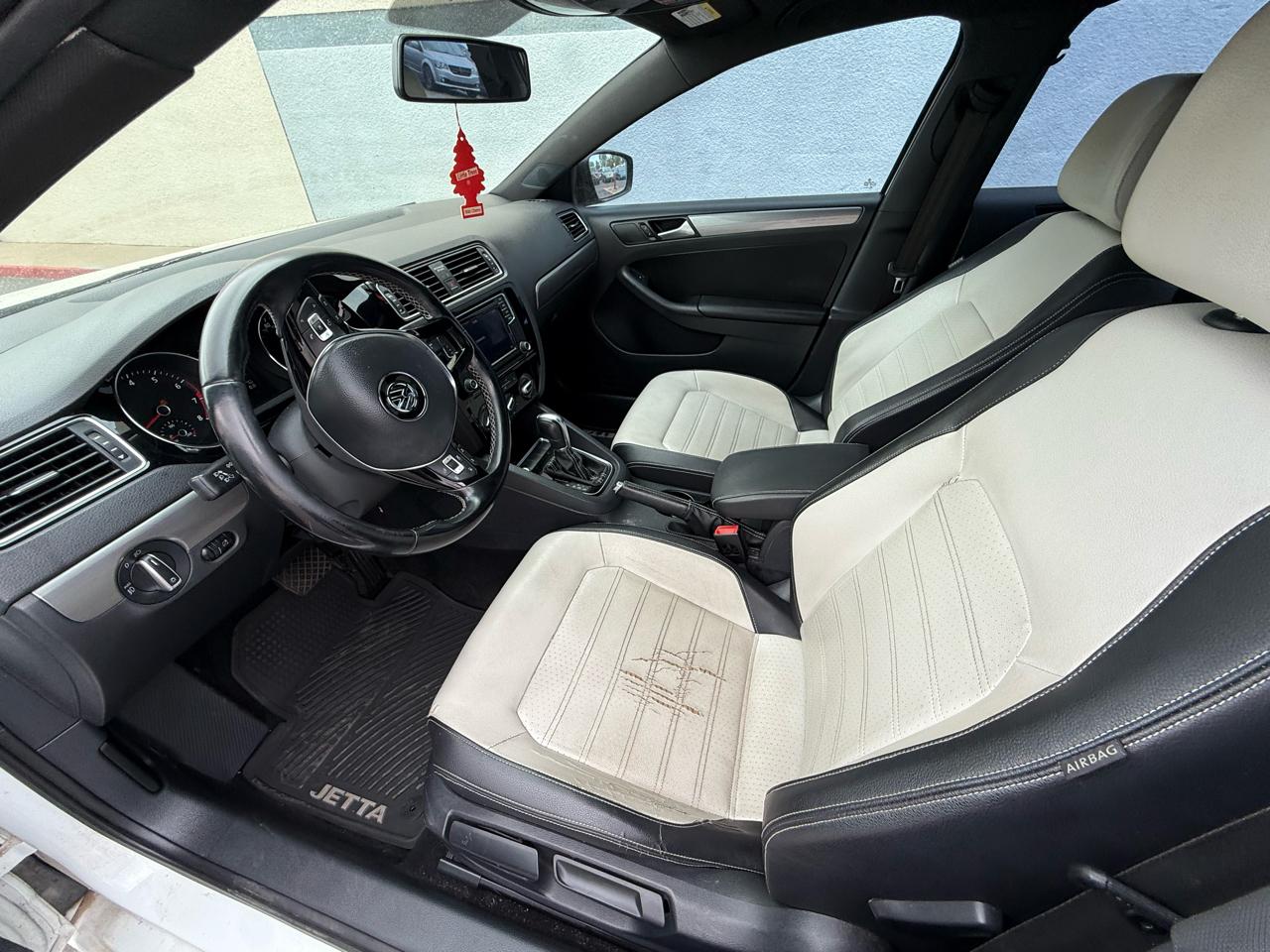 Volkswagen Jetta Sedan 4dr Auto 1.8T Sport PZEV 2016