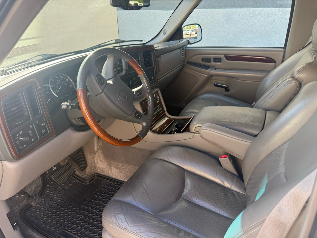 Cadillac Escalade 4dr AWD 2003 Cadillac Escalade 4dr AWD 2003