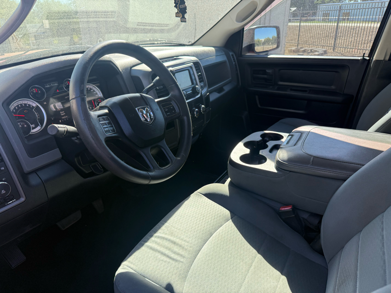 RAM 1500 2WD Crew Cab 140.5" Express 2013 RAM 1500 2WD Crew Cab 140.5" Express 2013