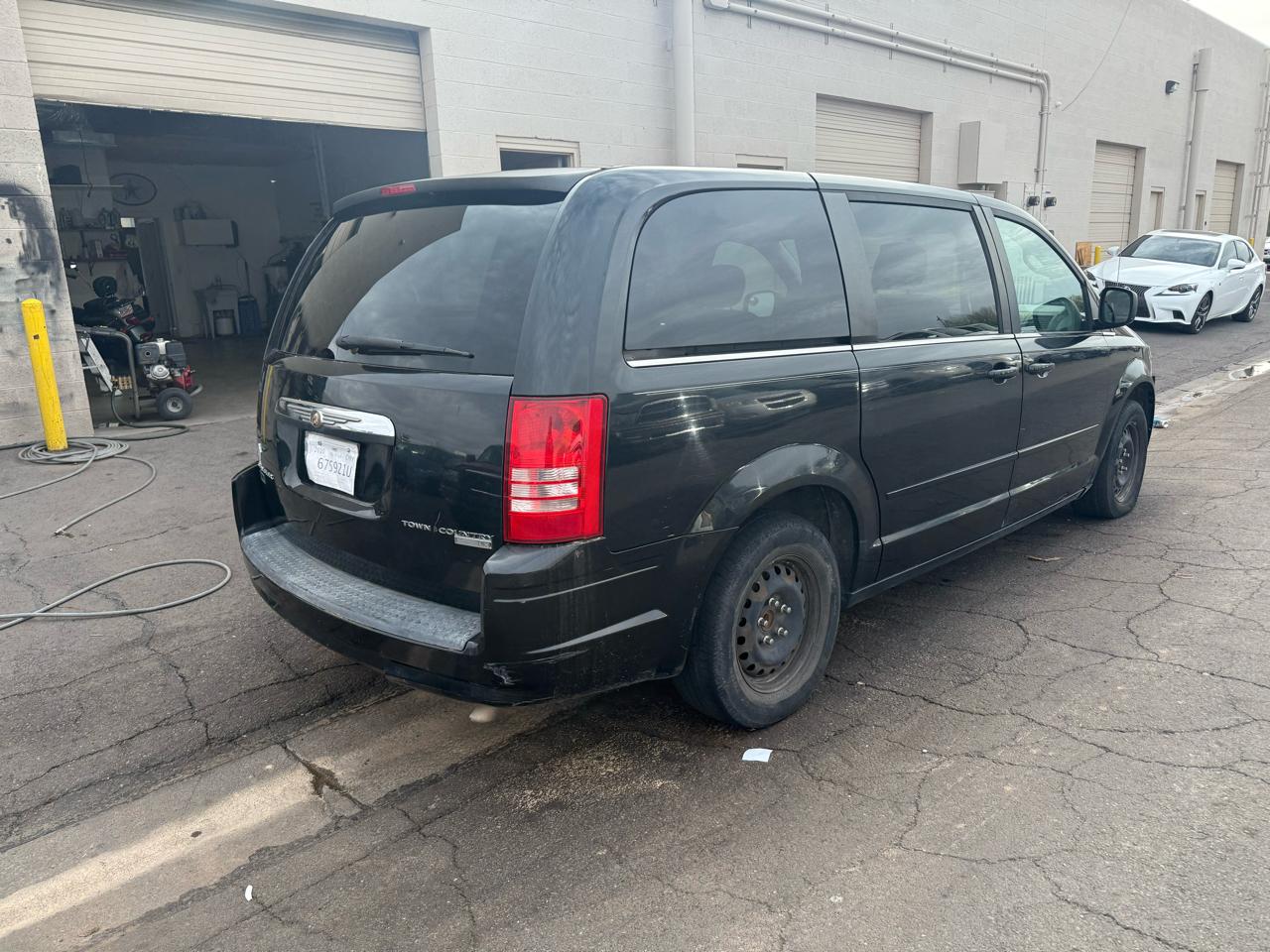 Chrysler Town & Country 4dr Wgn LX *Ltd Avail* 2010