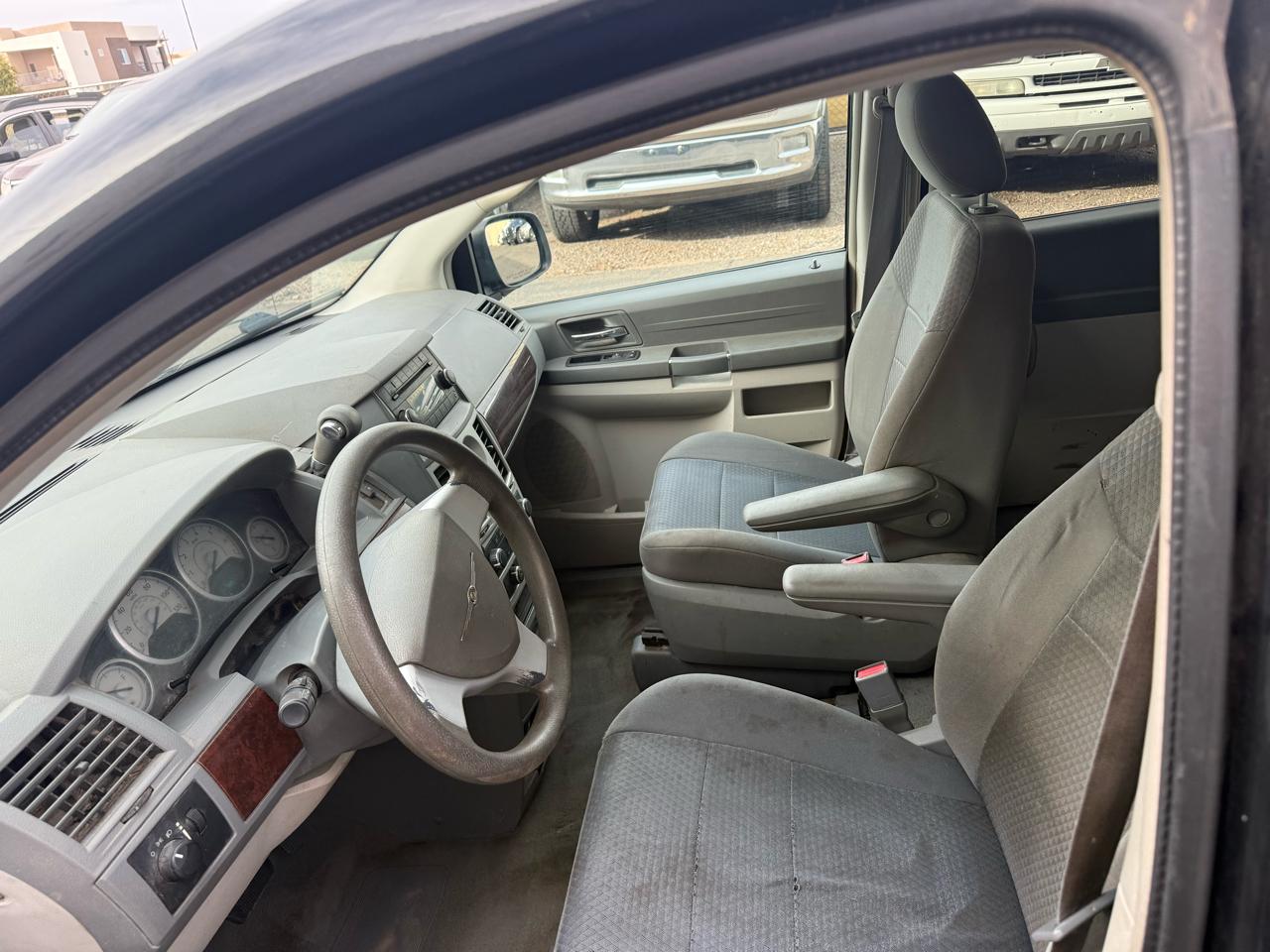 Chrysler Town & Country 4dr Wgn LX *Ltd Avail* 2010