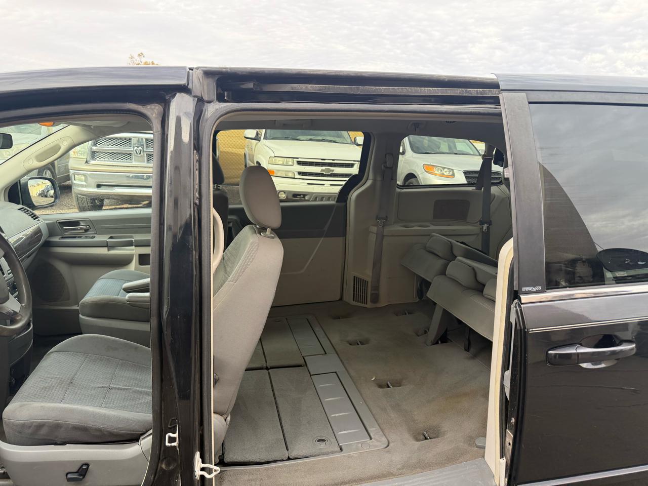 Chrysler Town & Country 4dr Wgn LX *Ltd Avail* 2010