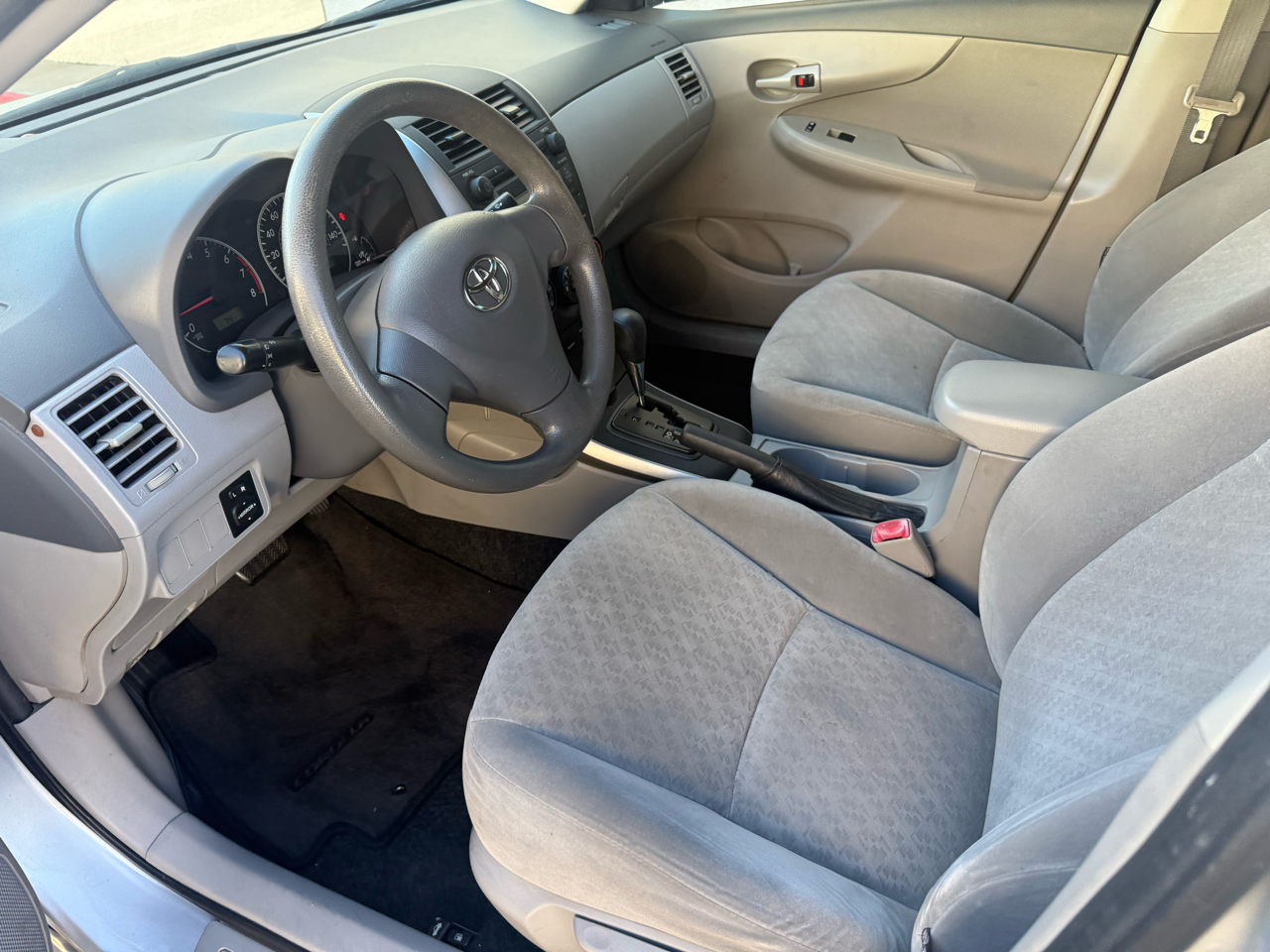 Toyota Corolla 4dr Sdn Man (Natl) 2009