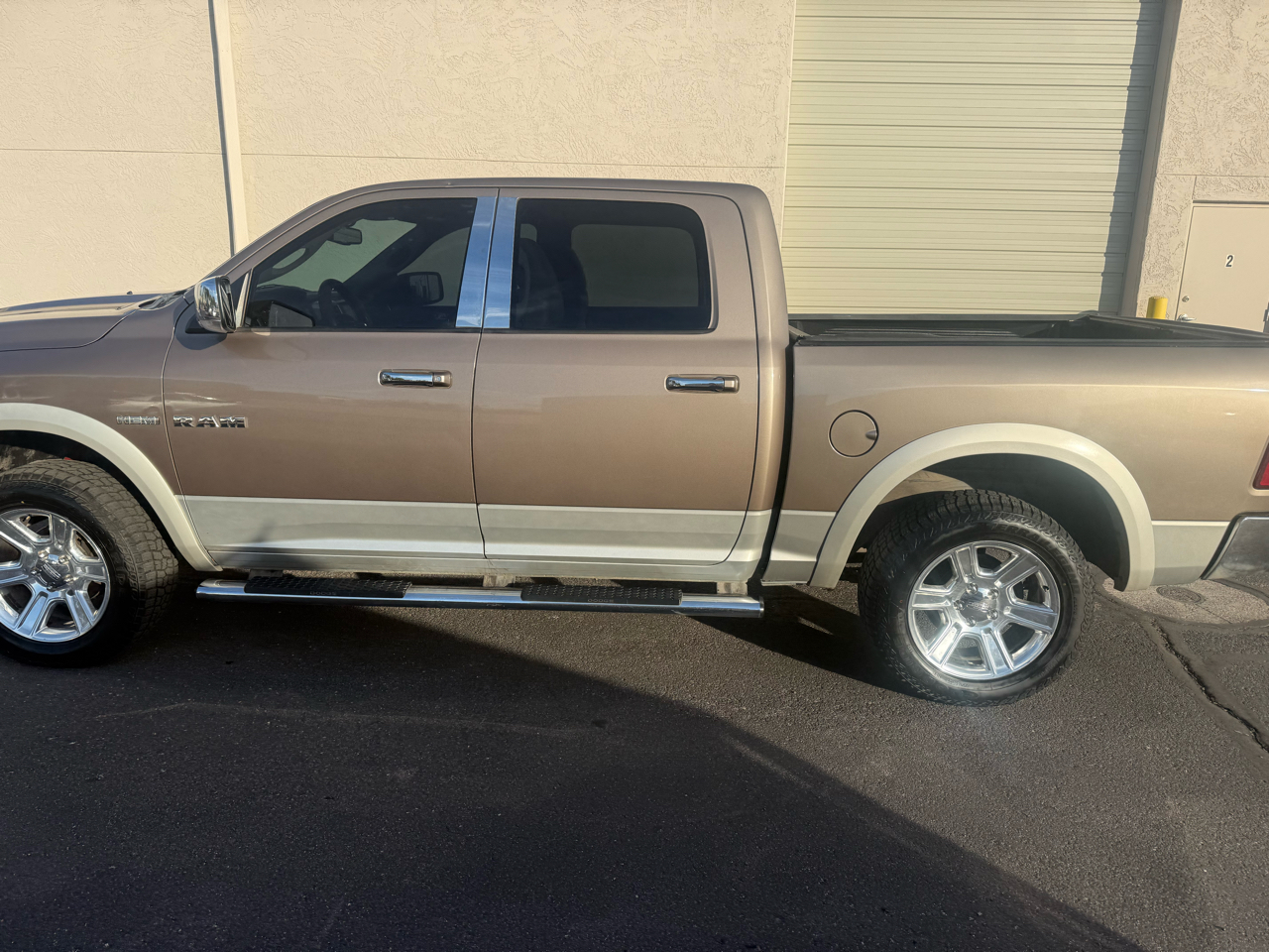Dodge Ram 1500 4WD Crew Cab 140.5" Laramie 2009