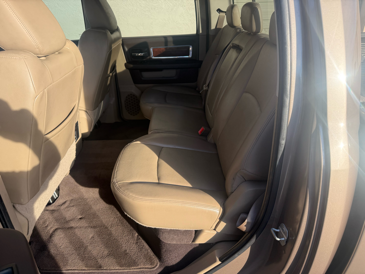 Dodge Ram 1500 4WD Crew Cab 140.5" Laramie 2009