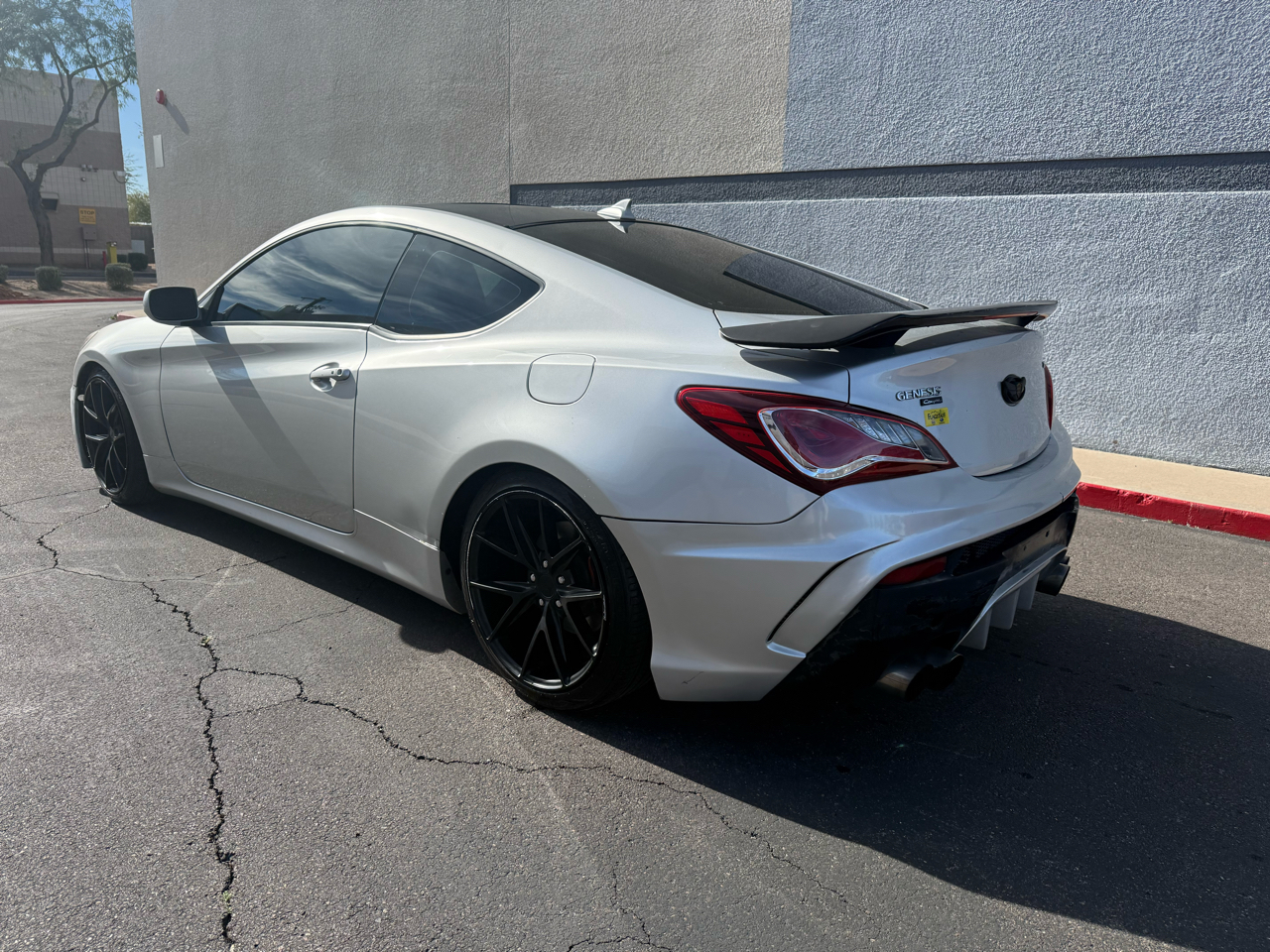 Hyundai Genesis Coupe 2dr I4 2.0T Auto Premium 2013