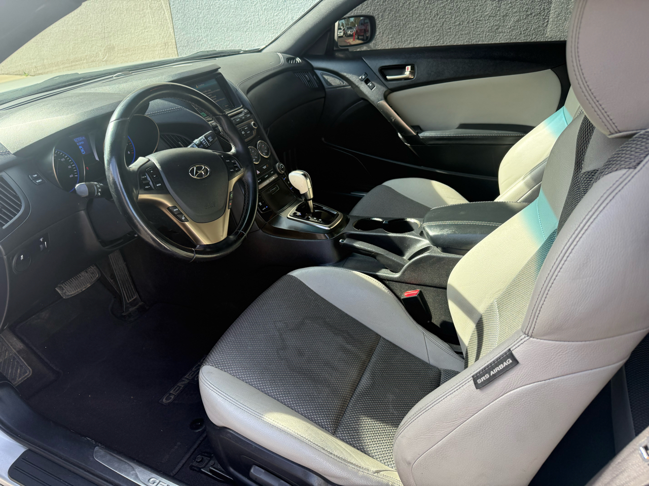 Hyundai Genesis Coupe 2dr I4 2.0T Auto Premium 2013