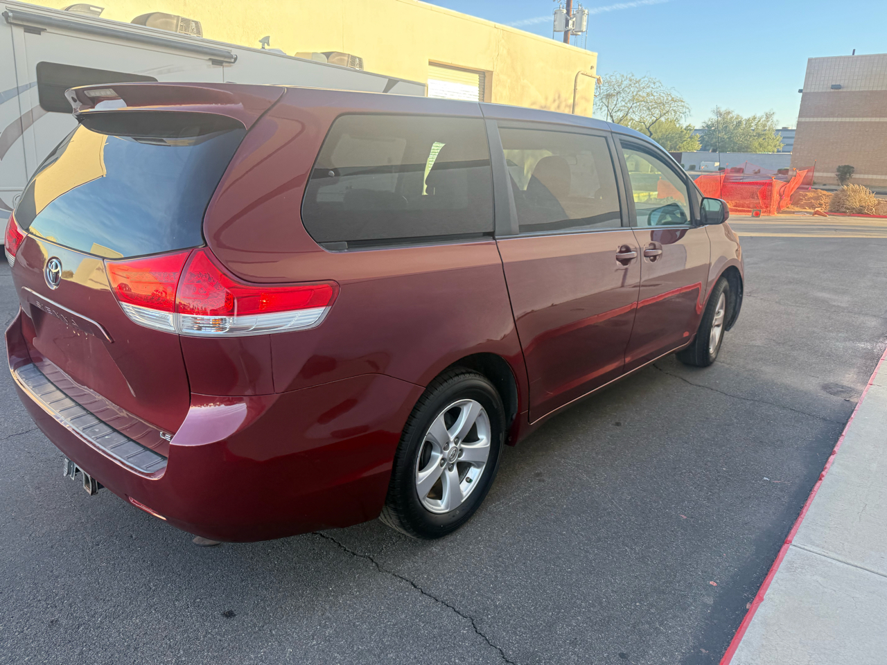 Toyota Sienna 5dr 7-Pass Van I4 FWD (Natl) 2012