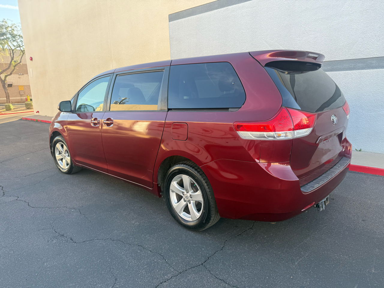 Toyota Sienna 5dr 7-Pass Van I4 FWD (Natl) 2012