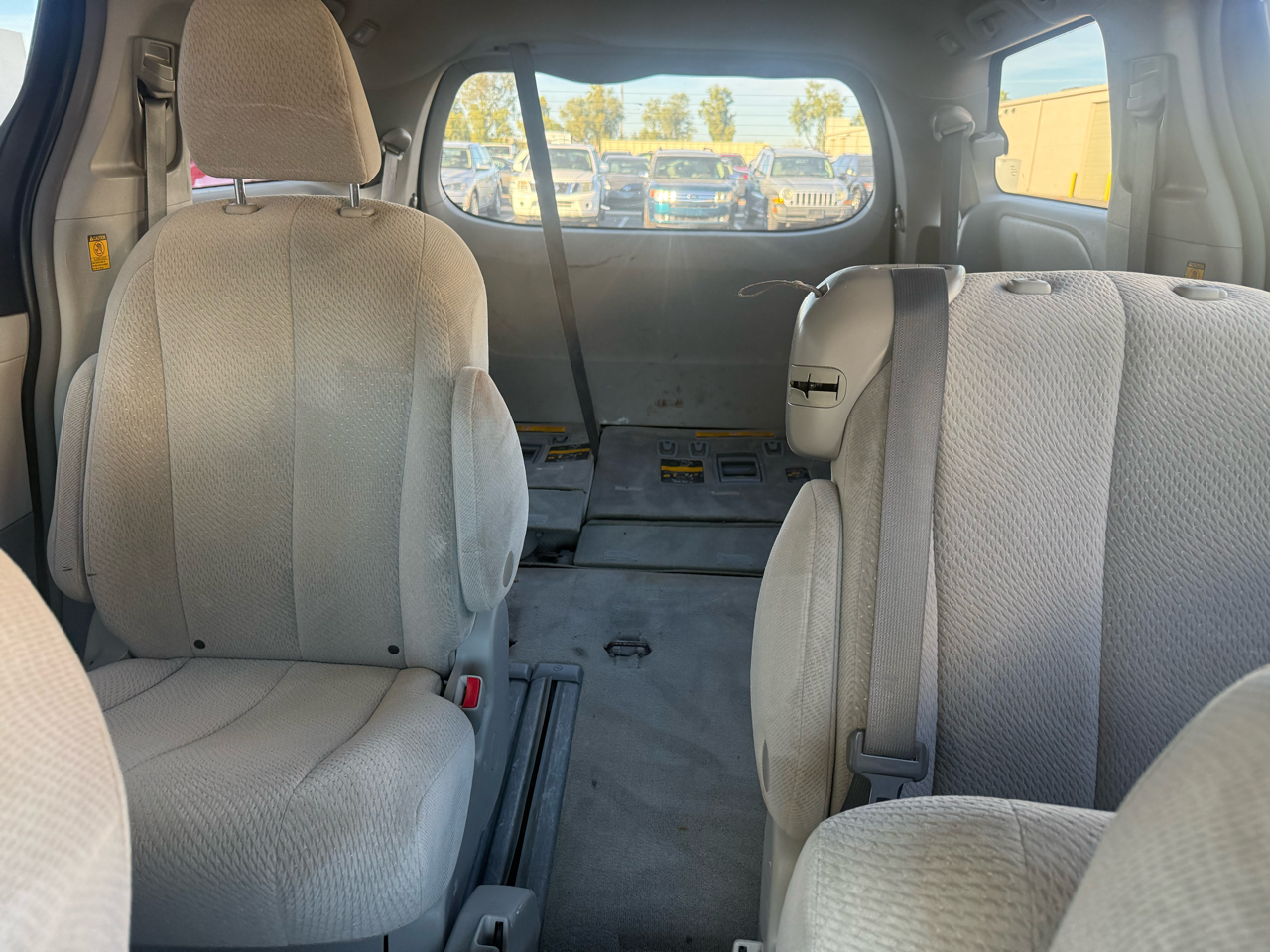 Toyota Sienna 5dr 7-Pass Van I4 FWD (Natl) 2012