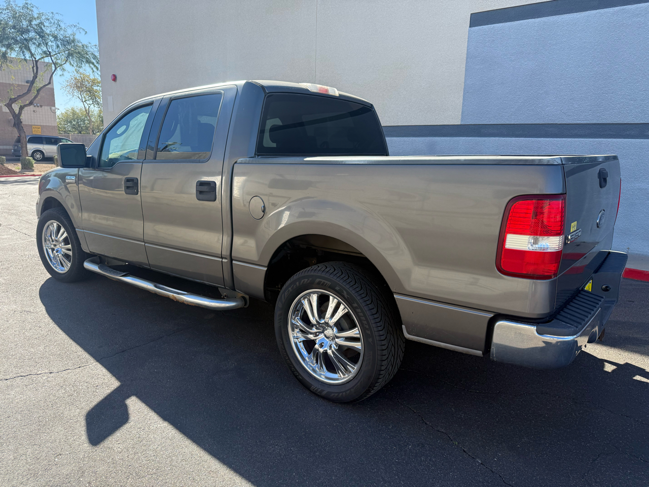 Ford F-150 SuperCrew 139" Lariat 2004