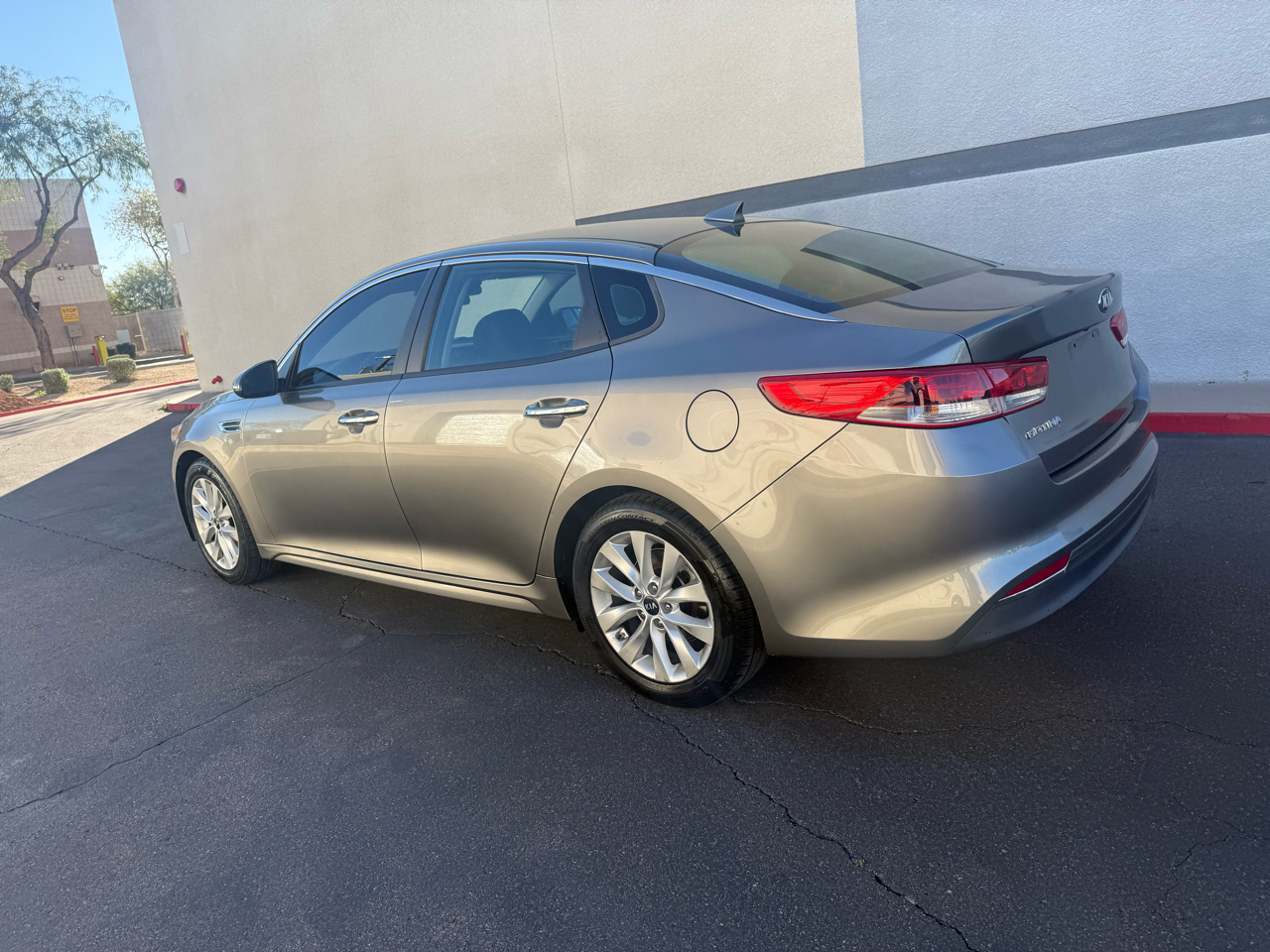 Kia Optima 4dr Sdn LX 2016