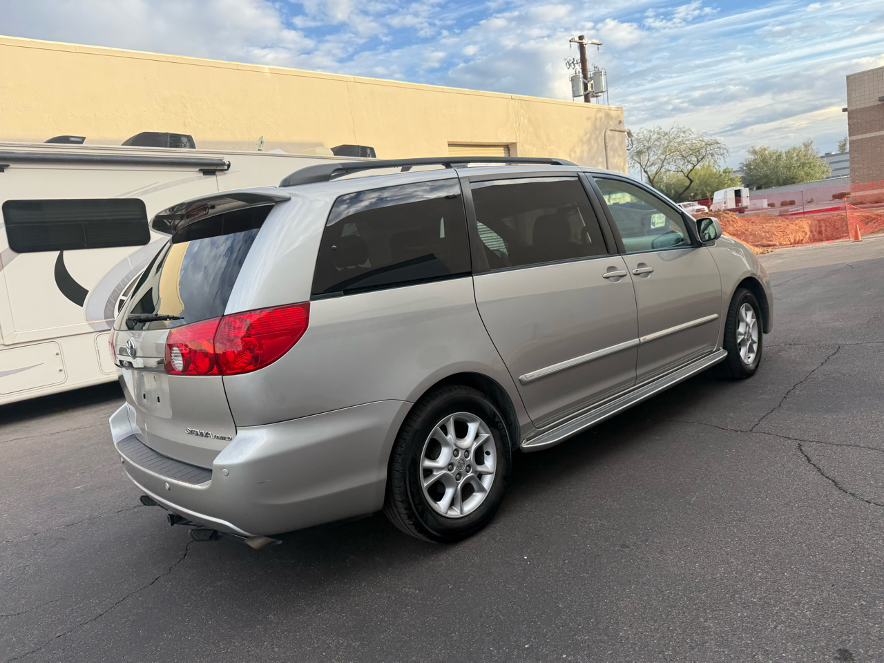 Toyota Sienna 5dr XLE FWD 7-Passenger (Natl) 2006