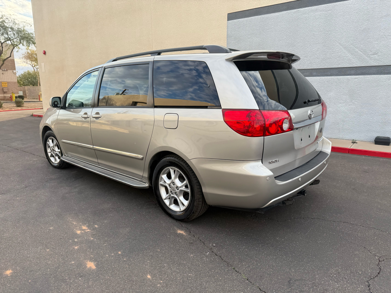 Toyota Sienna 5dr XLE FWD 7-Passenger (Natl) 2006