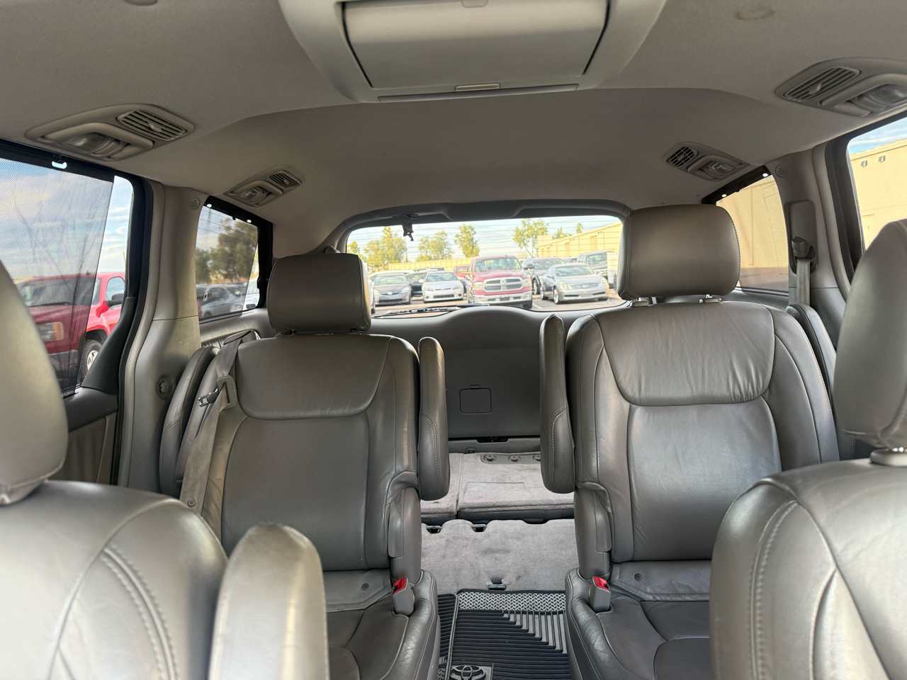 Toyota Sienna 5dr XLE FWD 7-Passenger (Natl) 2006