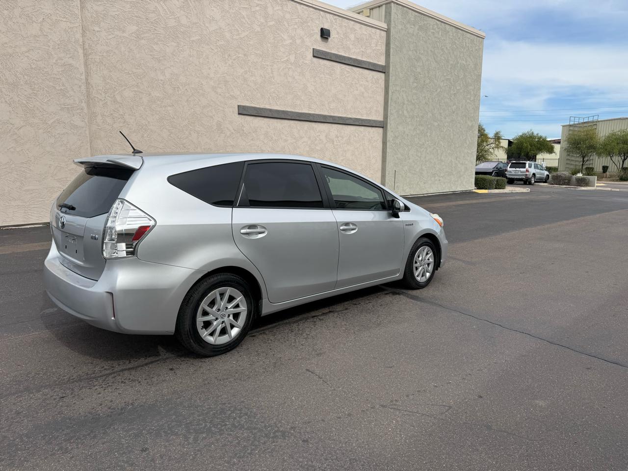 Toyota Prius V 5dr Wgn Three (Natl) 2012