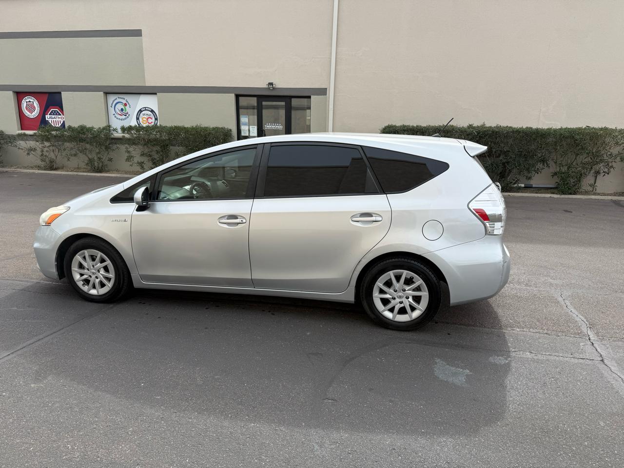 Toyota Prius V 5dr Wgn Three (Natl) 2012