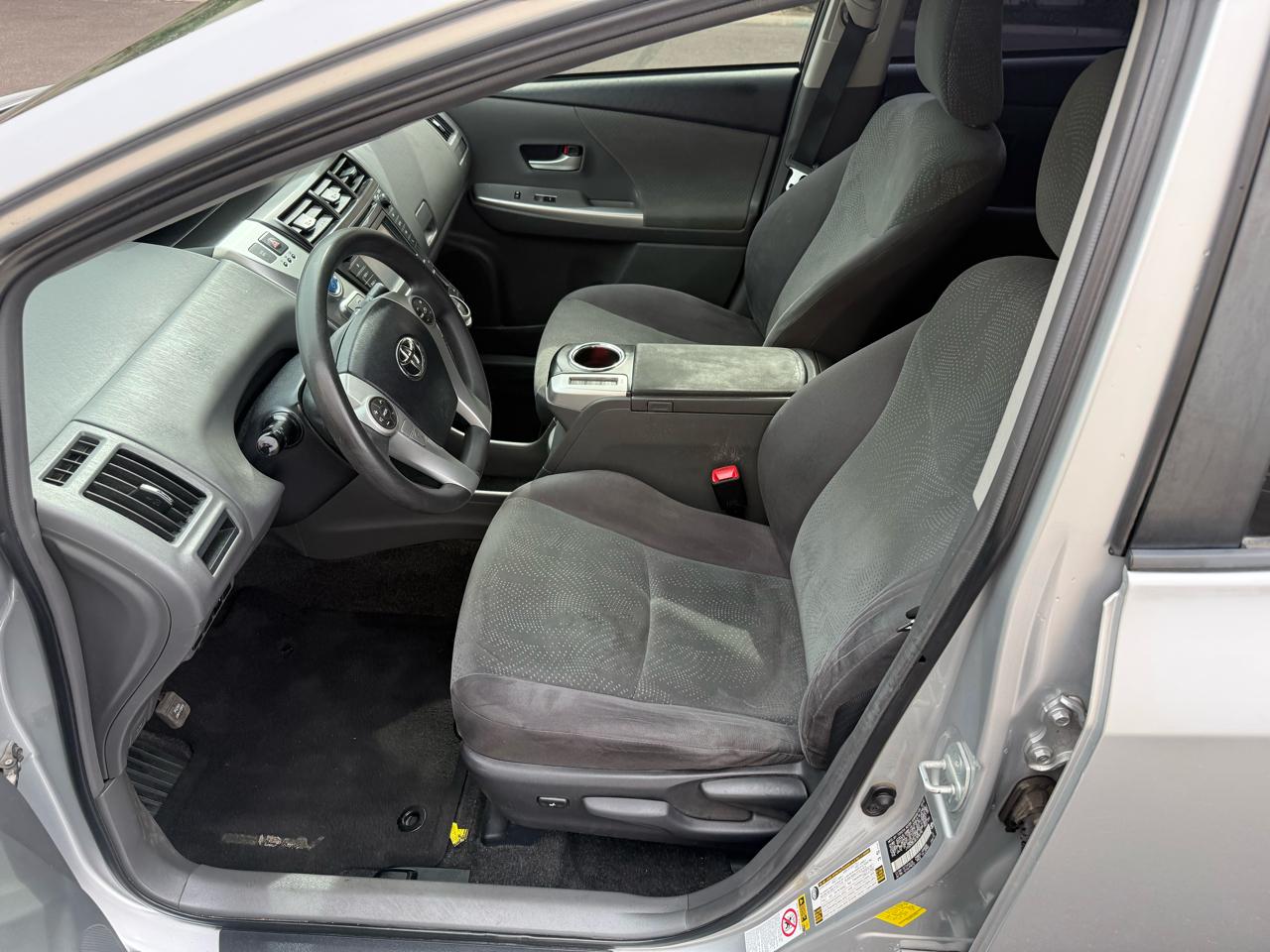 Toyota Prius V 5dr Wgn Three (Natl) 2012