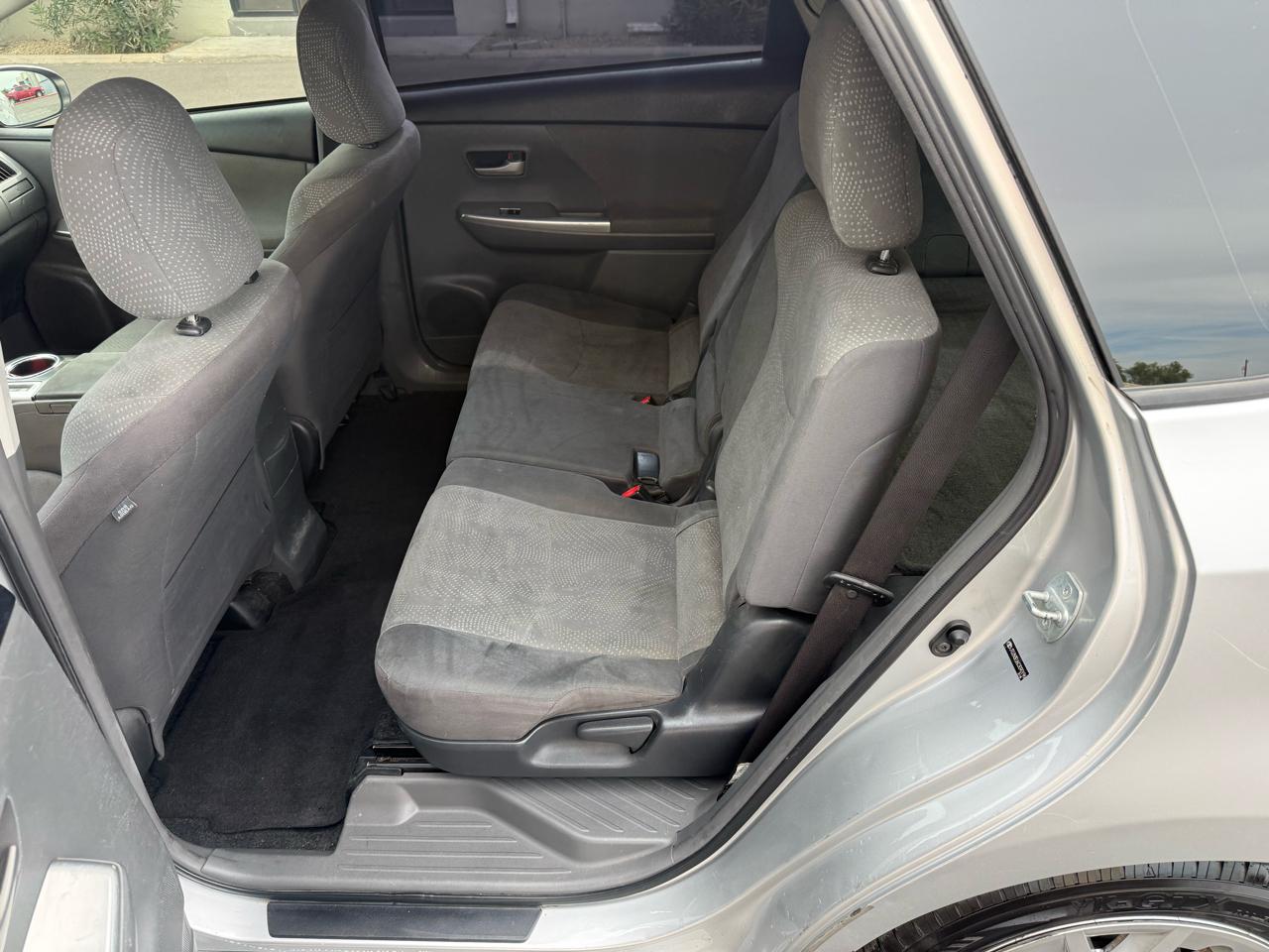 Toyota Prius V 5dr Wgn Three (Natl) 2012