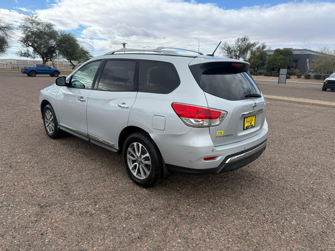 Nissan Pathfinder 2WD 4dr SL 2013