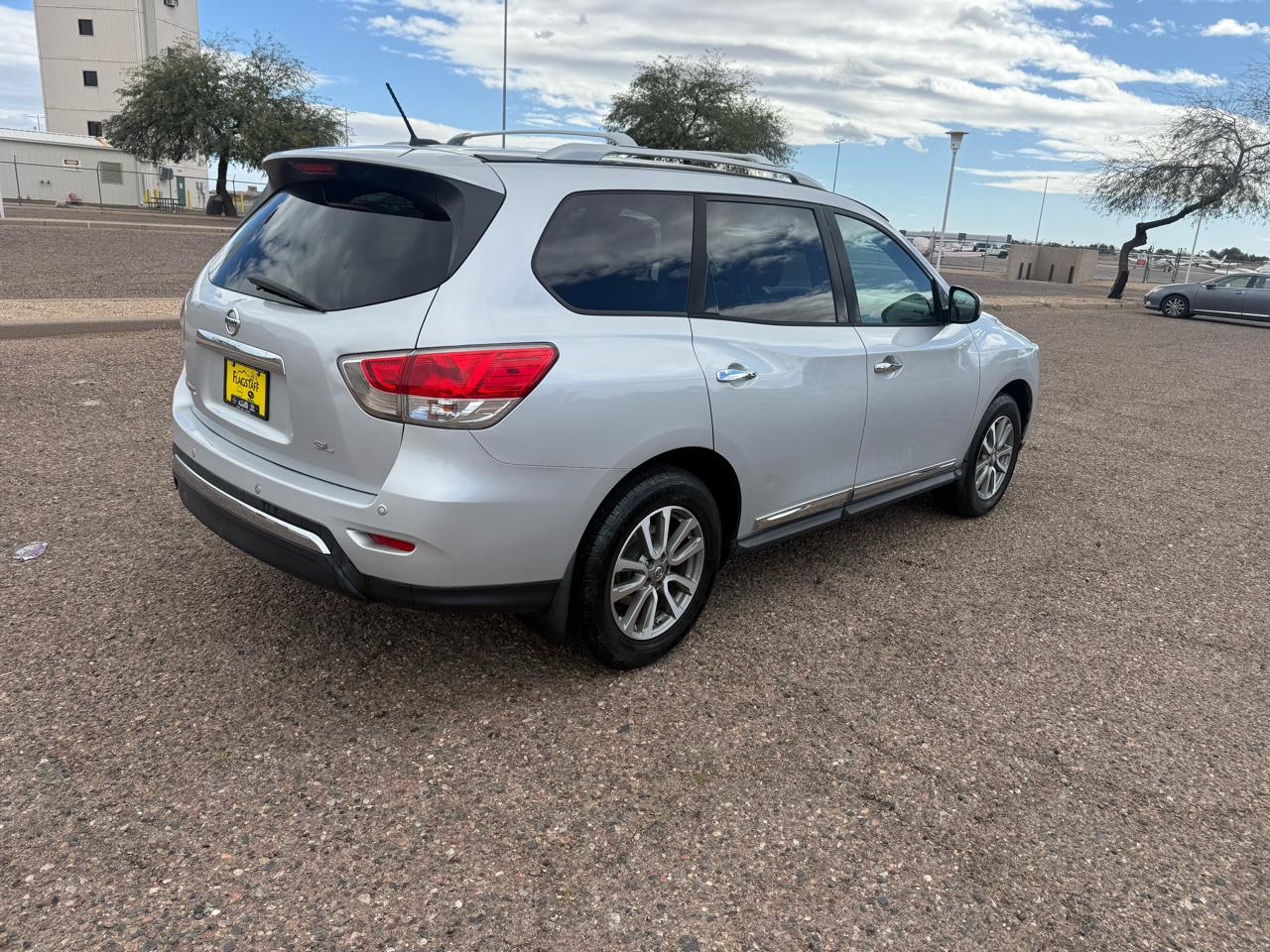 Nissan Pathfinder 2WD 4dr SL 2013