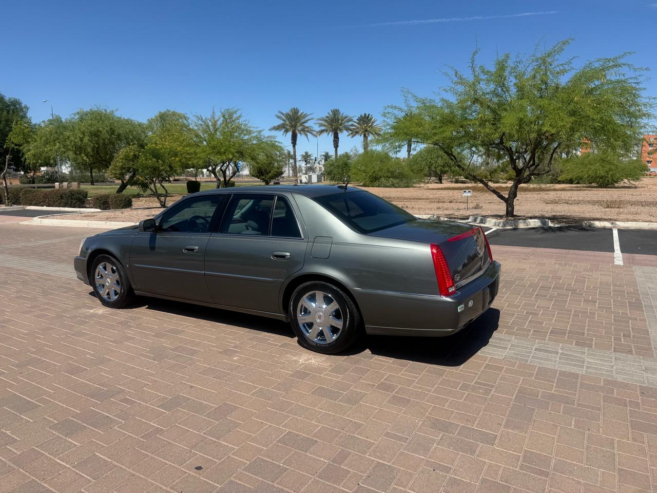 Cadillac DTS 4dr Sdn Luxury I 2007