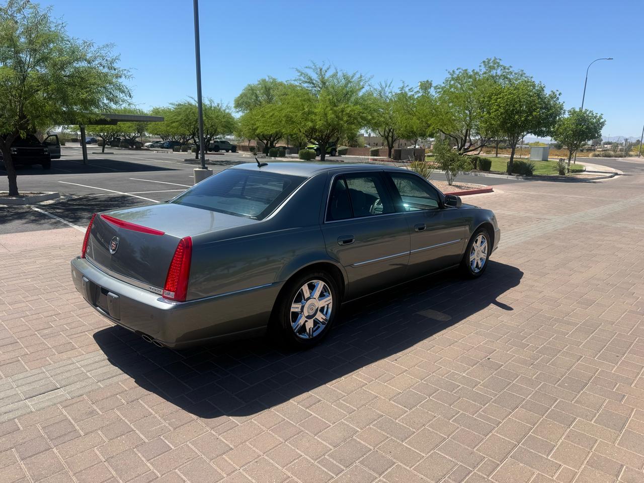 Cadillac DTS 4dr Sdn Luxury I 2007